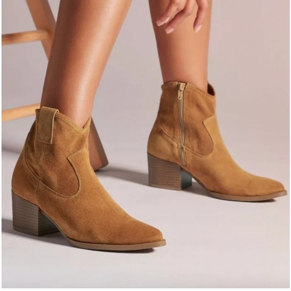 Clarks Elder Rae Comfort Western Tan Suede Ankle Boots Size- 9.5 NWT - Picture 1 of 16